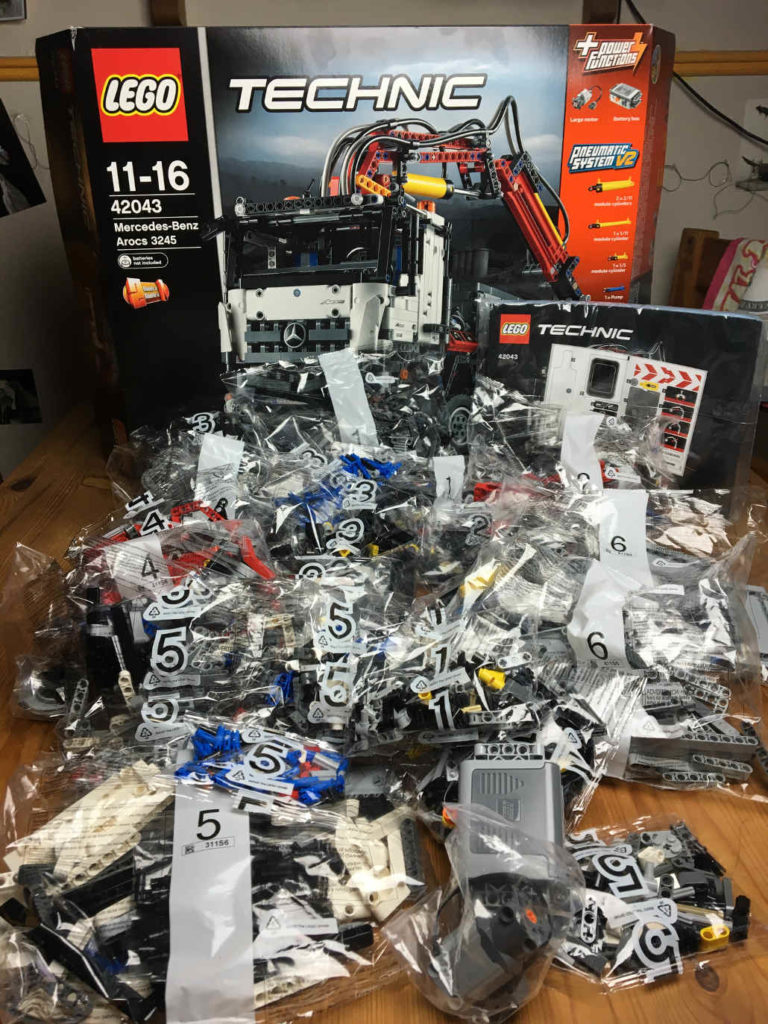 Lego Technic 42043 alle Teile in Tüten